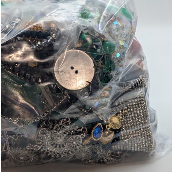 Jewelry Lot Ines Repurpose Bag Over 4 Pounds Beads & Possible Wearable Pieces - Picture 4 of 7